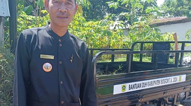 Kepala Desa Putat Nutug Darmawan Mengadakan Program Kamis Bersih dan Gotong Royong Agar Tetap Terjaga