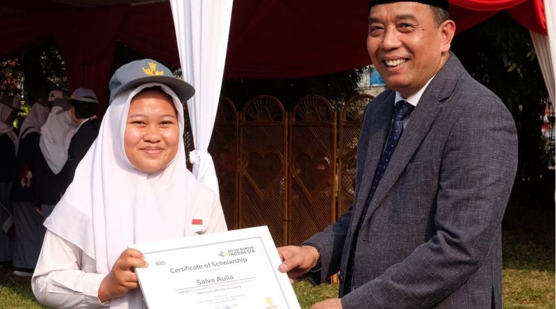 SBI Narogong Berikan Beasiswa kepada 500 Pelajar dari 9 Desa di Kabupaten Bogor