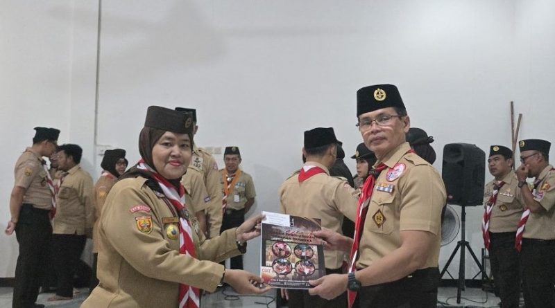 Ketua Mabigus SMPN 4 Cileungsi Raih Lencana Pancawarsa V pada HUT Pramuka ke-65